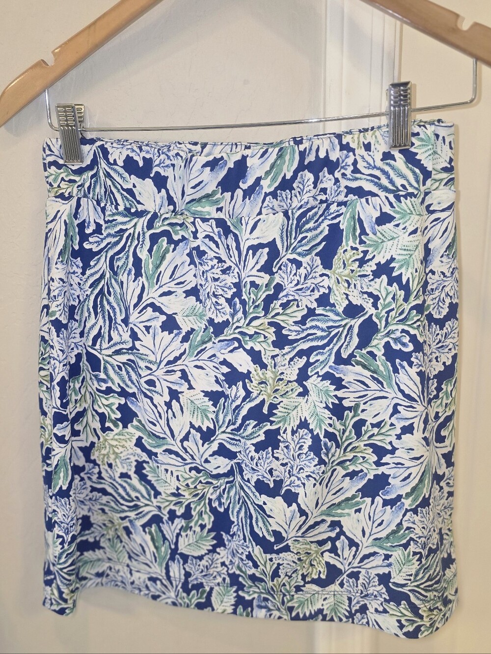 Stella Parker Blue & White Leaf Print Skirt Size: Small